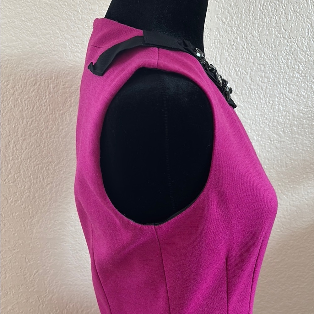 Tahari Rhinestone Statement Piece Dark Fuchsia Sleeveless Sheath Dress 0138 - Picture 5 of 10